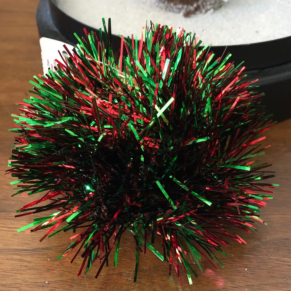 New with tag Bath & Body Works Red & Green Glitter Pom Pom hand sanitizer holder
